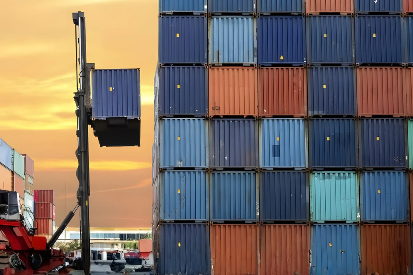 Photo of a large ship in a port.